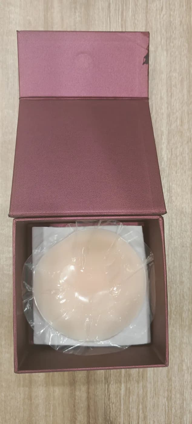 Magnetic closure packaging box